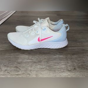 Nike react running track shoes